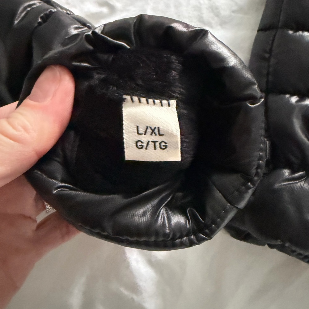 NWOT UGG Black Puffer Mittens - Picture 5 of 5